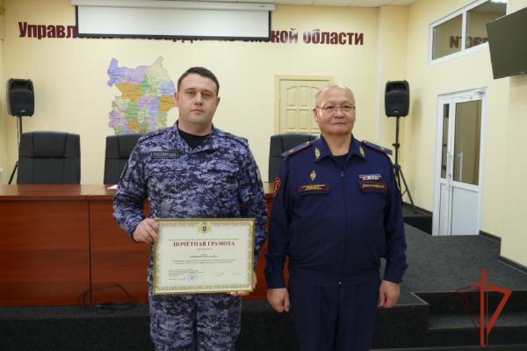 В Управлении Росгвардии по Омской области отметили День Героев Отечества: награды, кадеты и дань памяти павшим