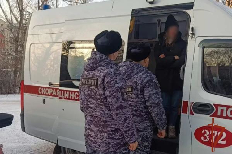 Сотрудники Росгвардии спасли девушку от необдуманного поступка в Омске