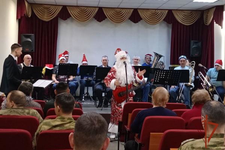 В Омской воинской части Росгвардии состоялся праздничный новогодний концерт с чествованием личного состава и ветеранов