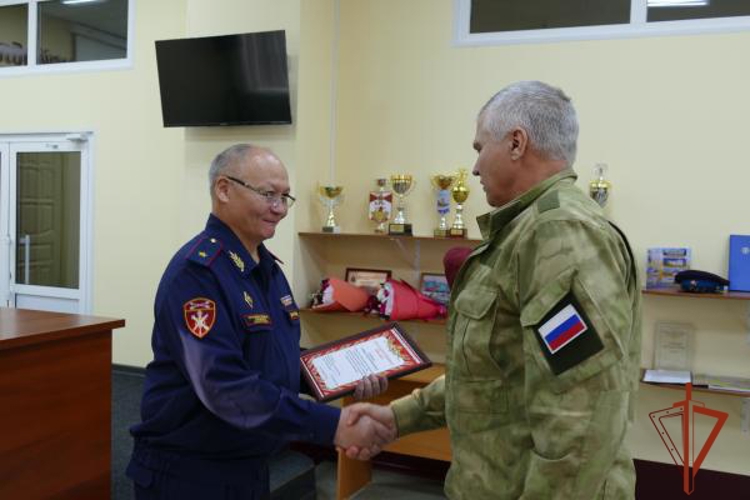 В Управлении Росгвардии по Омской области отметили День Героев Отечества: награды, кадеты и дань памяти павшим