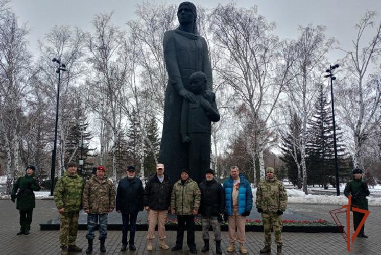 Росгвардейцы приняли участие в памятном мероприятии ко Дню неизвестного солдата в Омске