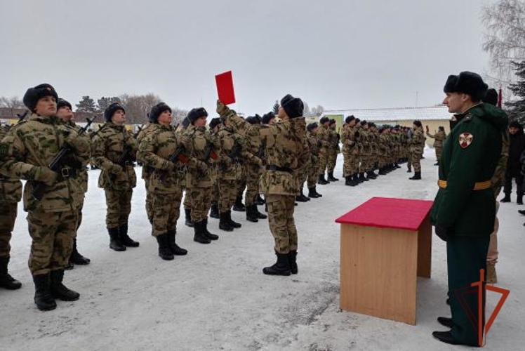 Военнослужащие Росгвардии по призыву приняли присягу в Омске 