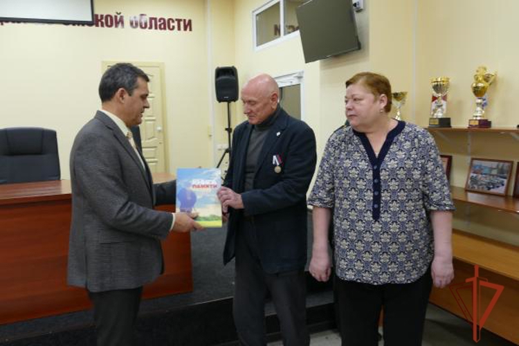 В Управлении Росгвардии по Омской области отметили День Героев Отечества: награды, кадеты и дань памяти павшим