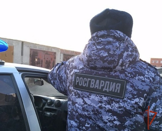 В Омске сотрудники Росгвардии предотвратили хищение с территории школы