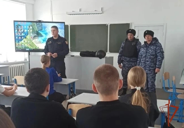 В Омской области завершилось проведение уроков мужества для школьников и студентов