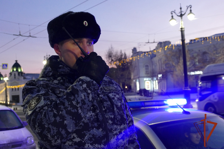В Омске сотрудники Росгвардии оказали помощь пожилому мужчине, оказавшемуся в беспомощном состоянии на улице