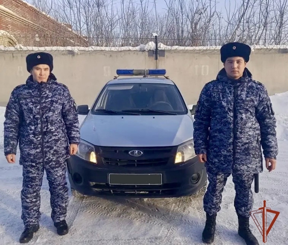 В Омске сотрудники Росгвардии оказали помощь замерзавшему на улице мужчине  с ограниченными возможностями