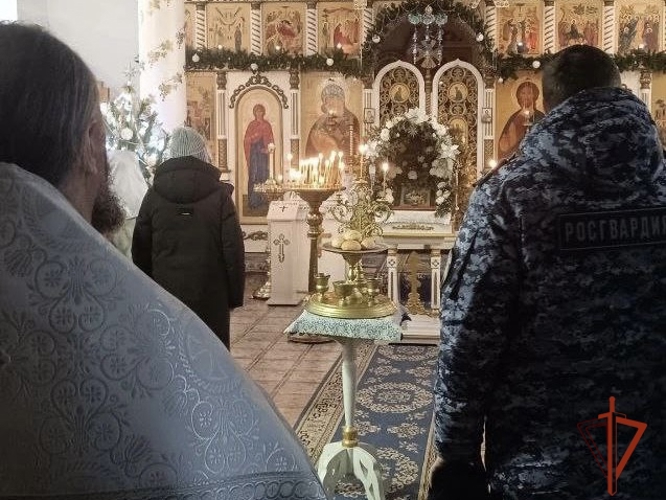 Росгвардейцы приняли участие в рождественском богослужении в Омске