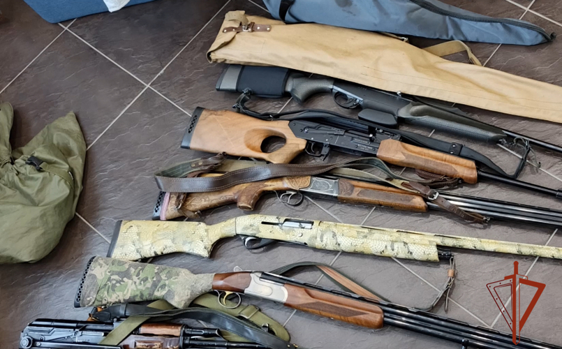 При силовой поддержке СОБР Росгвардии в Омской области у подозреваемых в незаконной охоте изъят арсенал оружия и боеприпасов