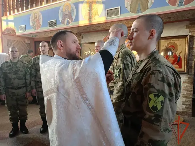 В Омске состоялся обряд крещения военнослужащих Росгвардии по призыву 