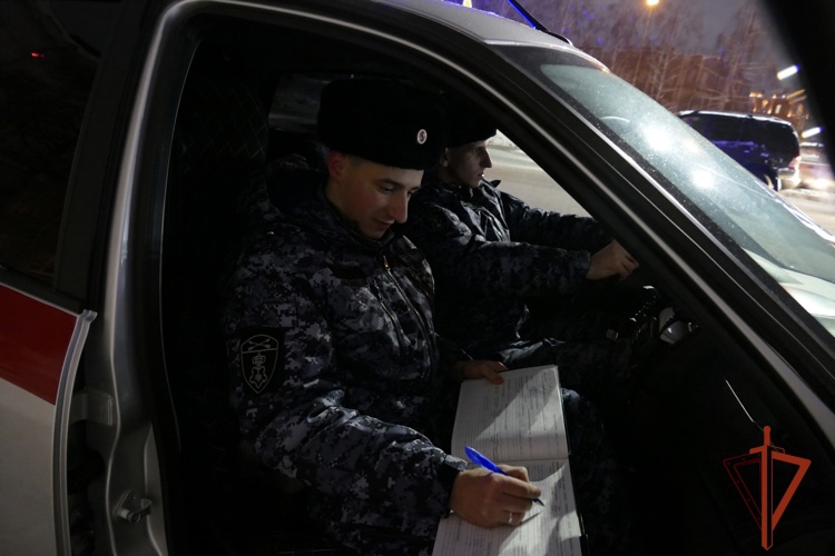 В Омске сотрудники Росгвардии задержали подозреваемых в причинении вреда здоровью