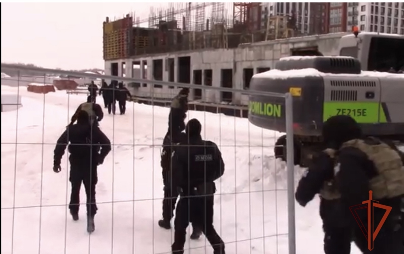 В Омской области при поддержке ОМОН Росгвардии прошло профилактическое мероприятие по выявлению нарушений в сфере миграции