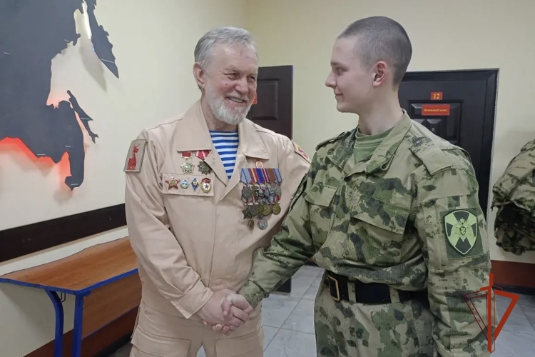 В омской воинской части Росгвардии состоялась встреча ветеранов с военнослужащими