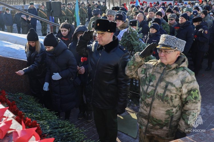 В Омске руководители региональной Росгвардии почтили память воинов-интернационалистов