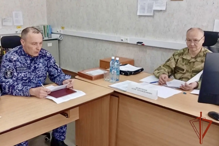 Начальник Управления Росгвардии по Омской области посетил с проверкой подразделения тероргана в Русско-Полянском районе 