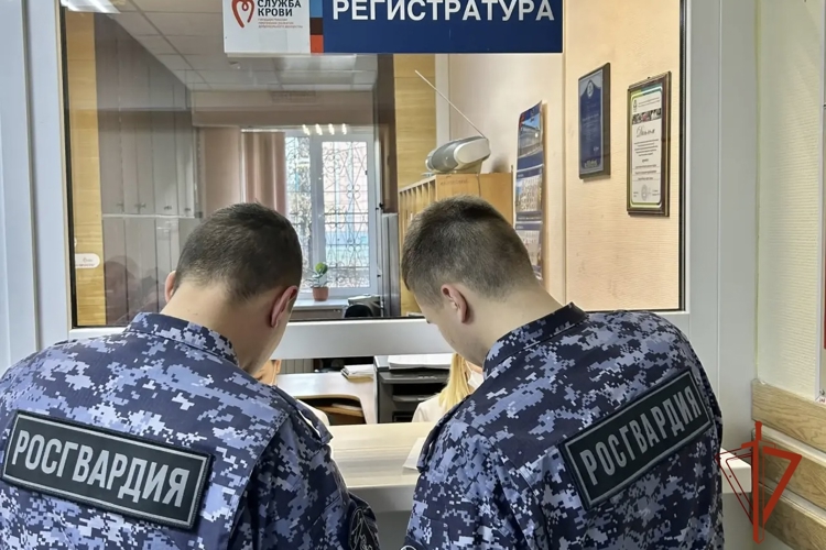 В Омске сотрудники Росгвардии приняли участие в добровольной сдаче крови