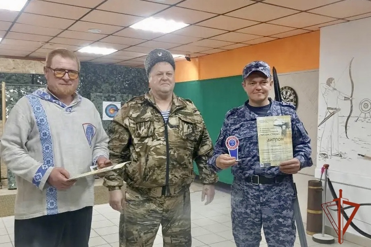 Сотрудники вневедомственной охраны Омской области заняли призовые места на соревнованиях по стрельбе из лука «Тарские стрелы»