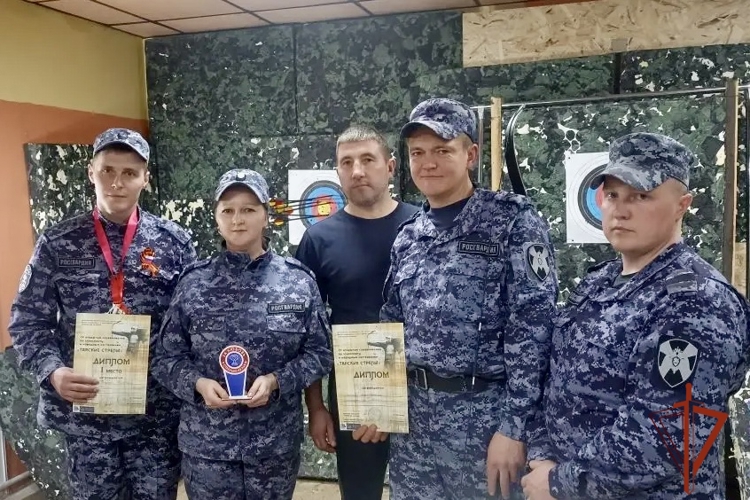Сотрудники вневедомственной охраны Омской области заняли призовые места на соревнованиях по стрельбе из лука «Тарские стрелы»