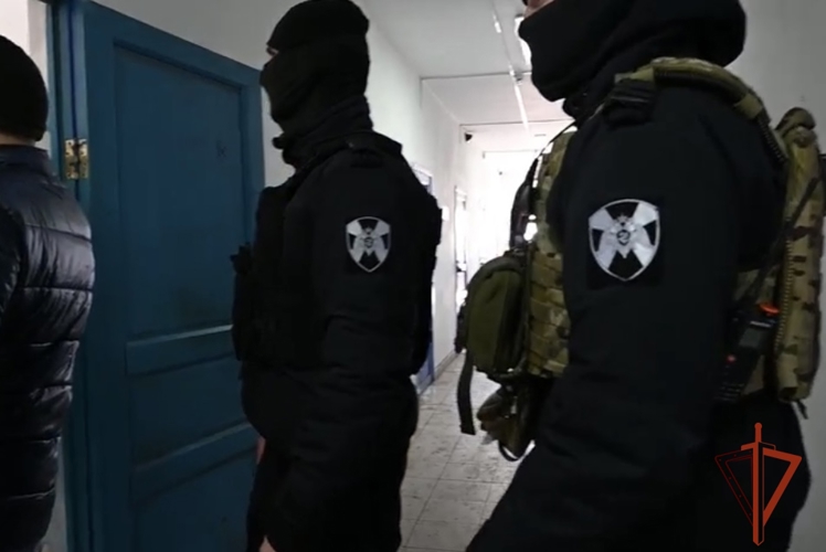 При силовой поддержке спецназа Росгвардии в Омской области проведен рейд по проверке иностранных граждан