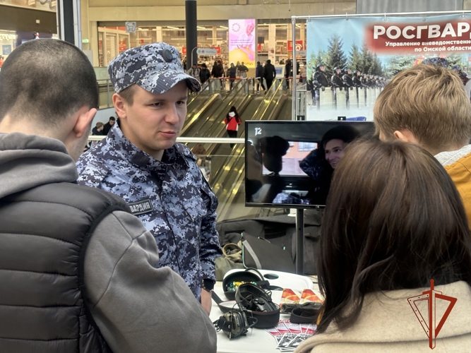 Росгвардия Омской области представила вакансии на ярмарке трудоустройства