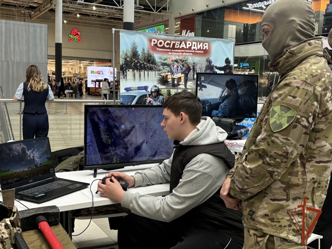 Росгвардия Омской области представила вакансии на ярмарке трудоустройства