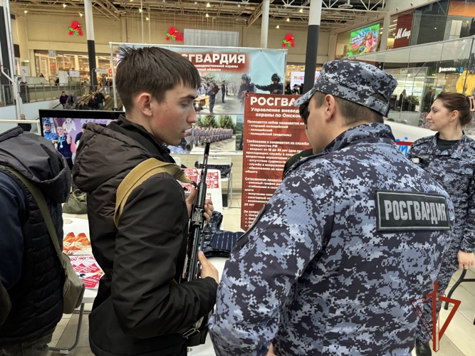 Росгвардия Омской области представила вакансии на ярмарке трудоустройства