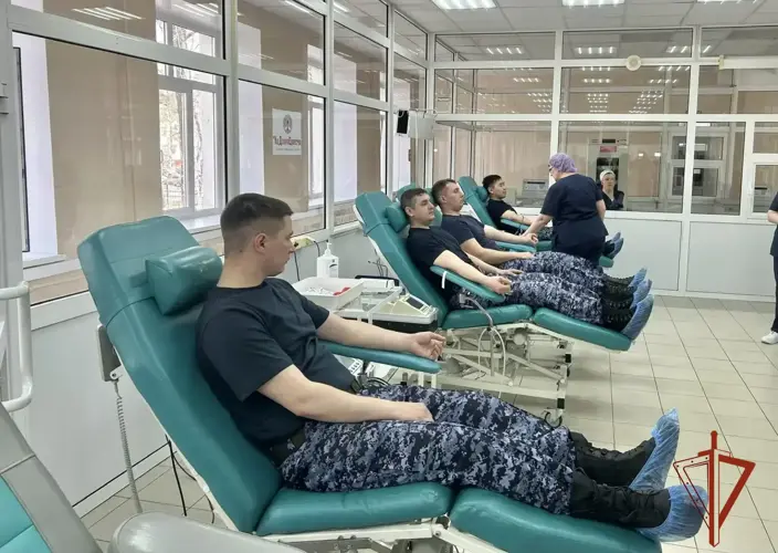 Сотрудники вневедомственной охраны Росгвардии приняли участие в донорской акции по случаю Дня донора