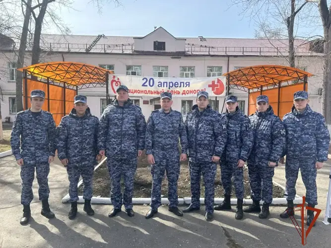 Сотрудники вневедомственной охраны Росгвардии приняли участие в донорской акции по случаю Дня донора