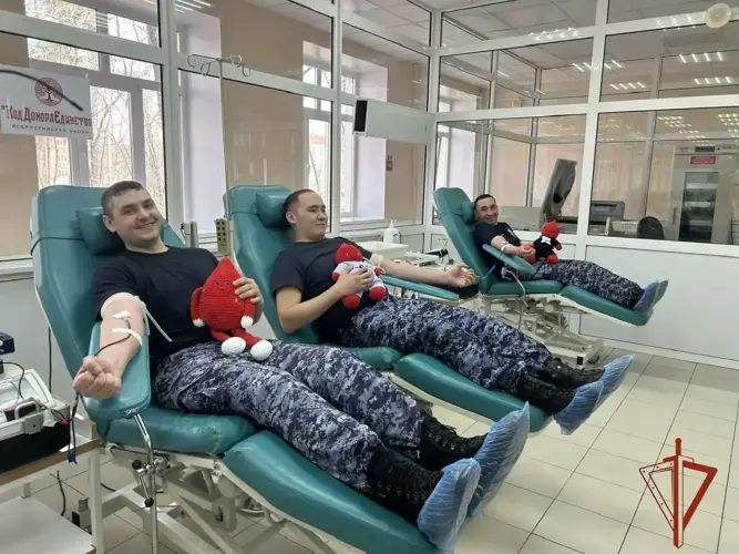 Сотрудники вневедомственной охраны Росгвардии приняли участие в донорской акции по случаю Дня донора