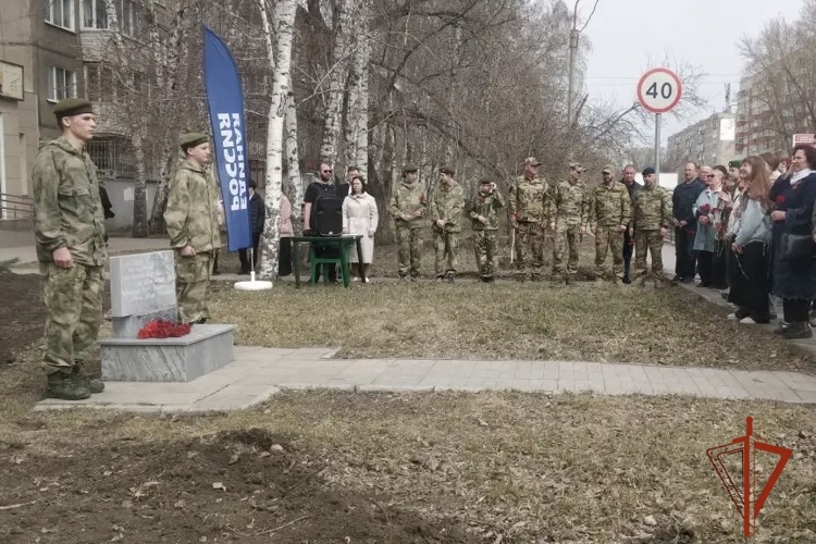 Росгвардейцы почтили память Героя России Олега Охрименко в Омске