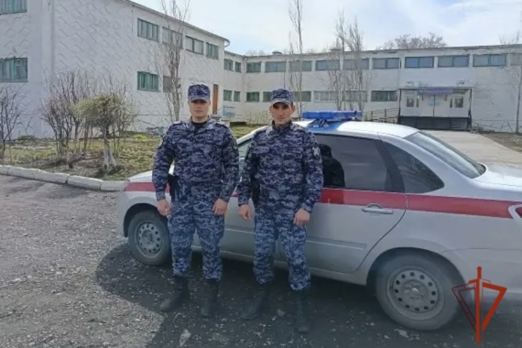СОТРУДНИКИ РОСГВАРДИИ ОКАЗАЛИ ПОМОЩЬ МАЛЬЧИКУ, ПОЛУЧИВШЕМУ ТРАВМУ РУКИ В ОМСКОЙ ОБЛАСТИ