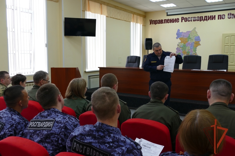  В Омске сотрудники и военнослужащие Росгвардии присоединились ко Всероссийской акции «Диктант Победы»