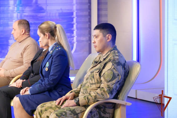 Военнослужащий Росгвардии стал гостем программы «Диалог с героями» в эфире регионального телеканала в Омске