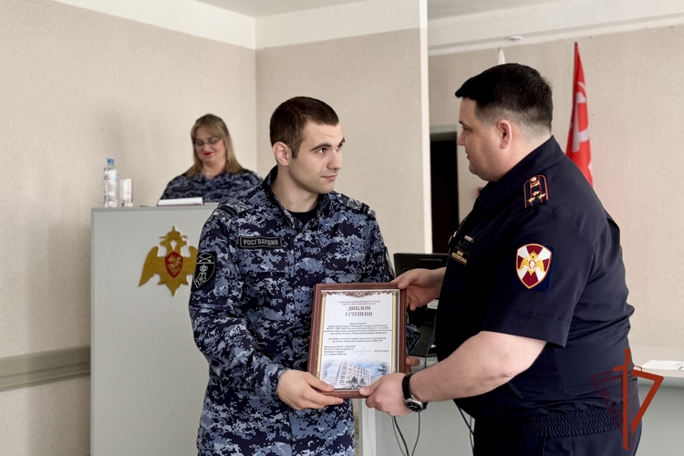 В управлении вневедомственной охраны Росгвардии состоялось награждение сотрудников дипломами и специальными званиями