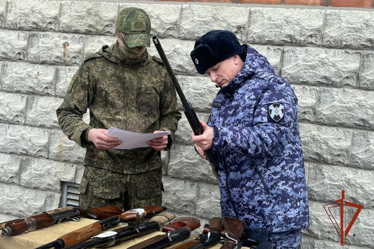 Росгвардия передала от омичей очередную партию гражданского оружия для нужд СВО