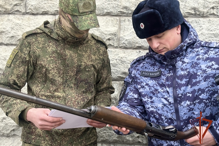 Росгвардия передала от омичей очередную партию гражданского оружия для нужд СВО