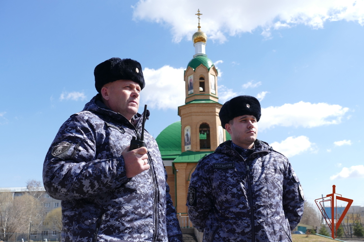 Сотрудники Росгвардии обеспечили безопасность во время проведения пасхальных служб в Омске и Омской области