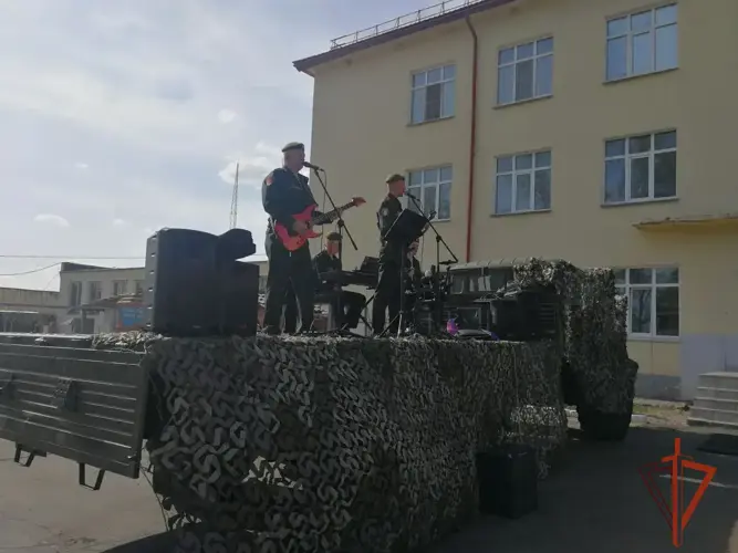 Военнослужащие Росгвардии провели для юных омичей патриотический форум «Наследие. Помним,гордимся,чтим!» 