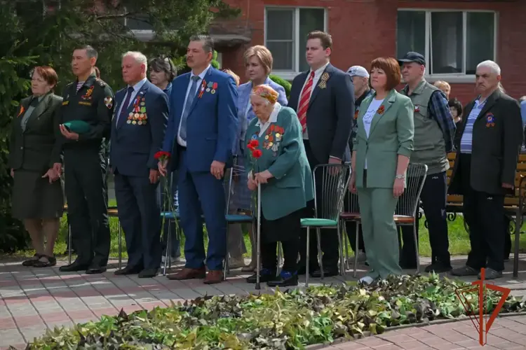 По случаю Дня Победы военнослужащие омской воинской части Росгвардии провели концерт в  геронтологическом центре