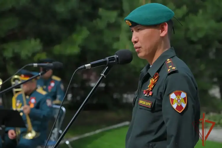 По случаю Дня Победы военнослужащие омской воинской части Росгвардии провели концерт в  геронтологическом центре