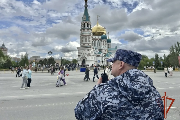 Сотрудники Росгвардии обеспечили безопасность граждан на массовых мероприятиях ко Дню Победы в Омской области, в том числе и в акватории Иртыша