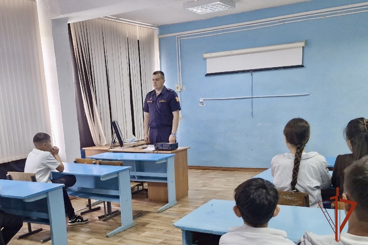 Росгвардия провела разъяснительную беседу для школьников в Омской области