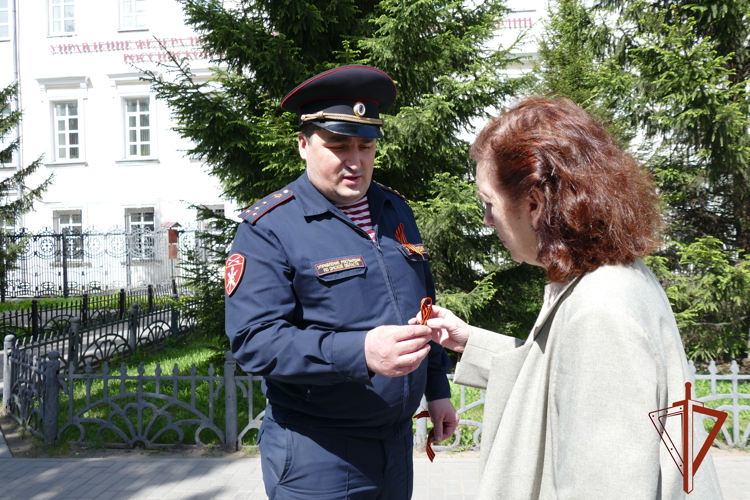 В Омске росгвардейцы приняли участие во всероссийской акции «Георгиевская ленточка»