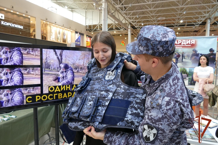 Росгвардия Омской области представила вакансии на ярмарке трудоустройства