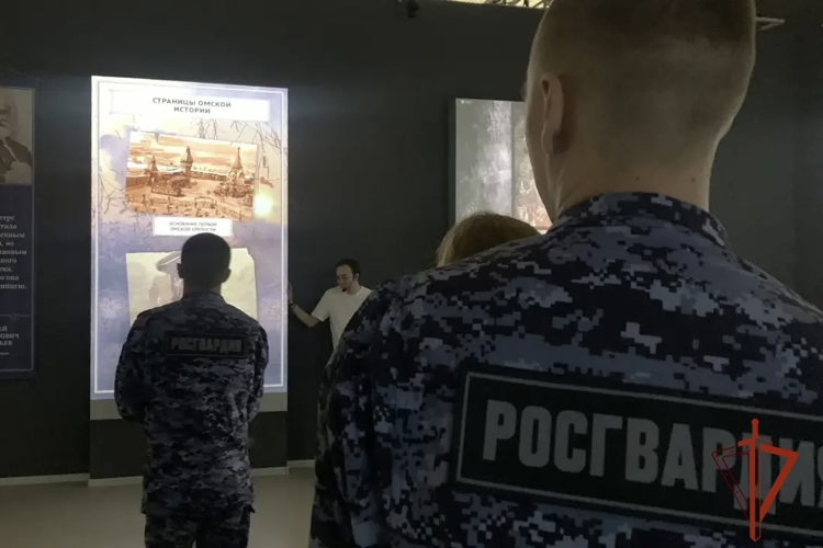 В Омске росгвардейцы посетили тематическую экскурсию, посвященную Дню России