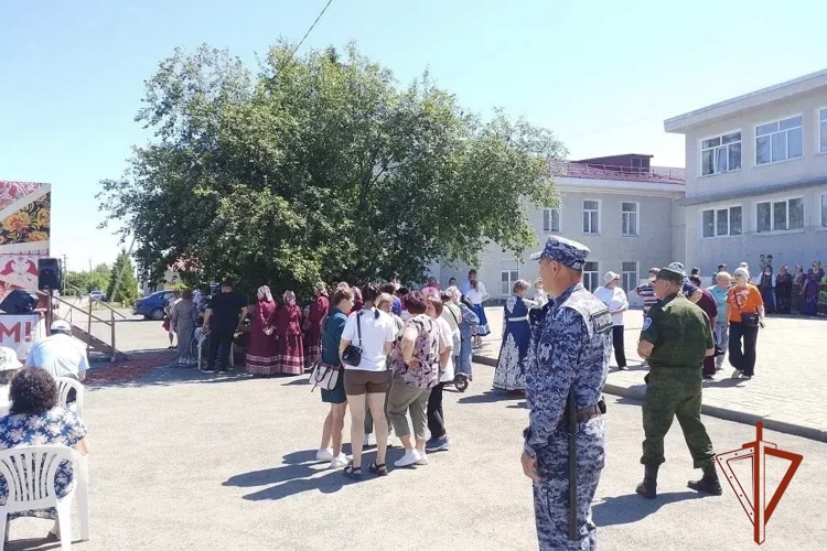 Правопорядок ко Дню России обеспечили сотрудники Росгвардии в Омске   и Омской области