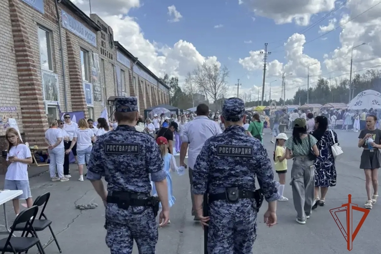Правопорядок ко Дню России обеспечили сотрудники Росгвардии в Омске   и Омской области