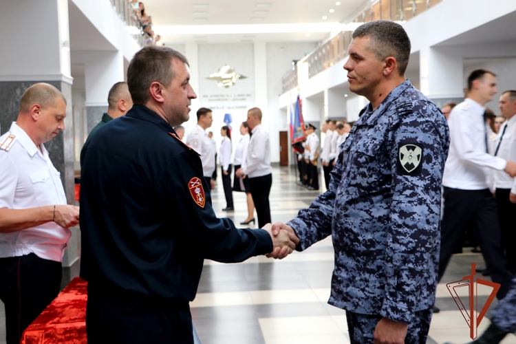 В Омске состоялся выпуск сотрудников Росгвардии, прошедших программу обучения профессиональной подготовки