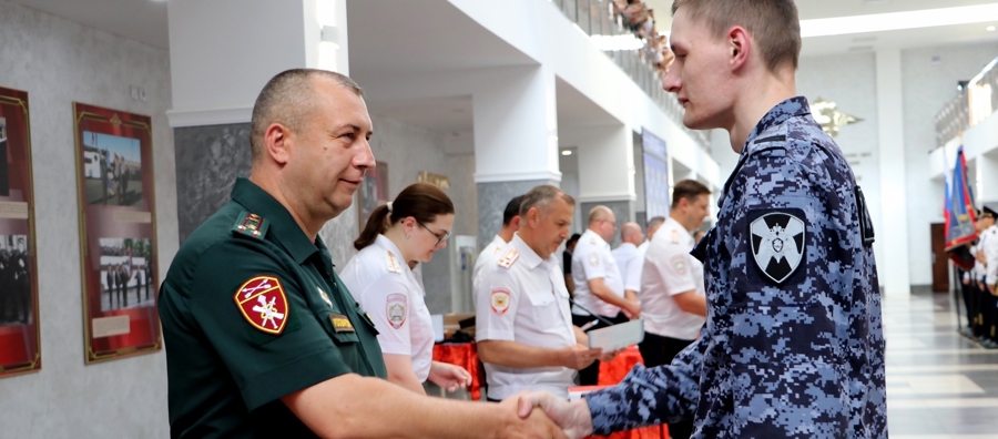 В Омске состоялся выпуск сотрудников Росгвардии, прошедших программу обучения профессиональной подготовки