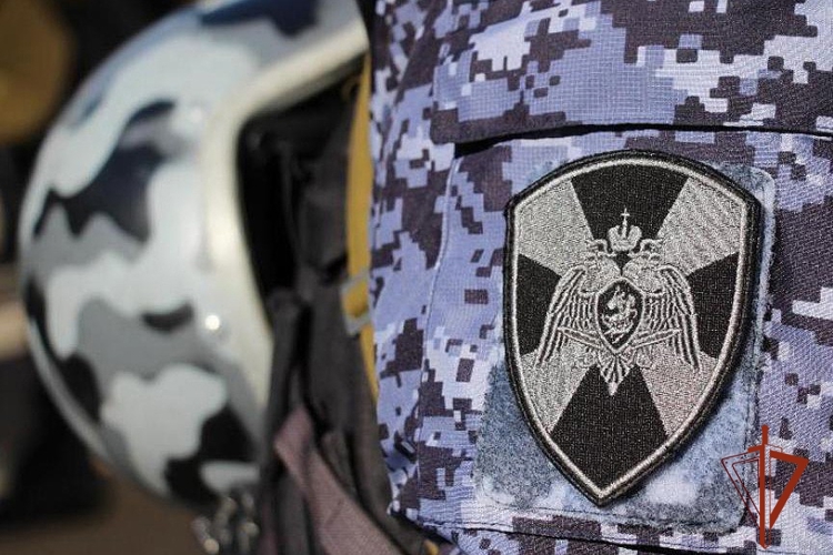 В Омске сотрудниками Росгвардии задержан мужчина, угрожавший ножом